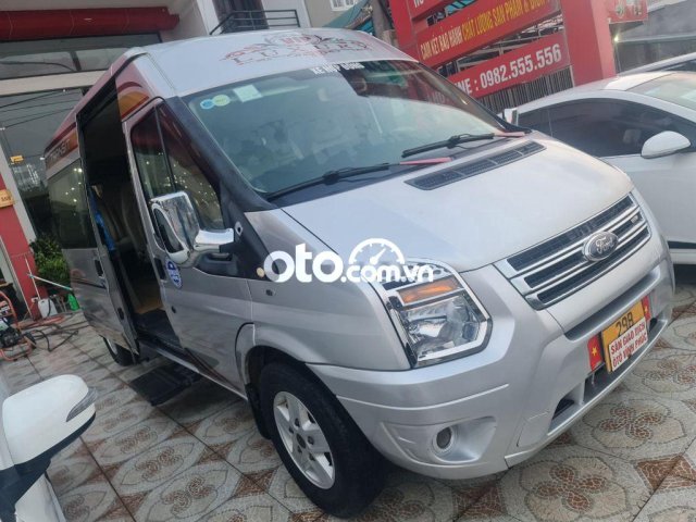 Cần bán Ford Transit Luxury đời 2014, màu bạc0