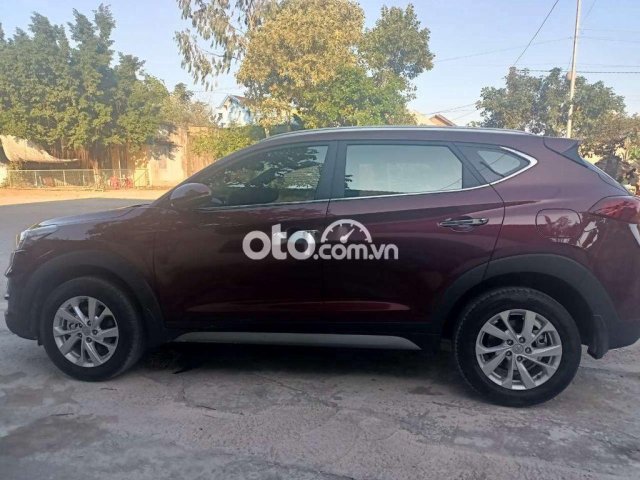Cần bán lại xe Hyundai Tucson sản xuất 2021, màu đỏ còn mới3