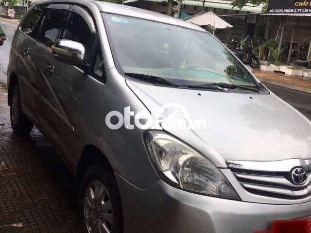 Bán Toyota Innova G đời 2009, màu bạc xe gia đình