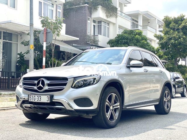 Cần bán xe Mercedes GLC 250 sản xuất năm 2017, màu bạc