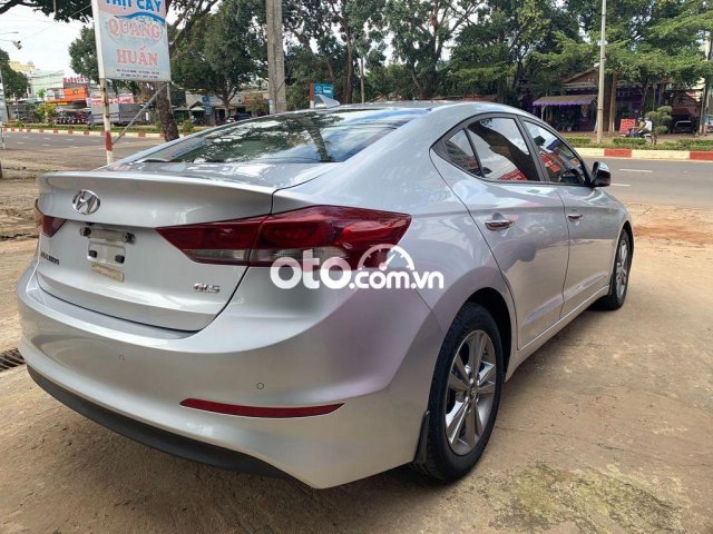 Bán Hyundai Elantra 1.6AT 2017, màu bạc, giá 495tr