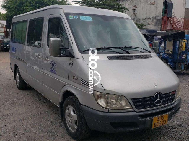 Cần bán xe Mercedes Sprinter năm sản xuất 2006, màu bạc0