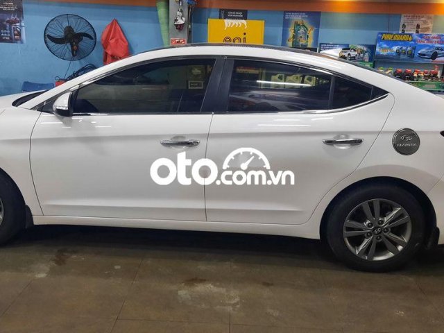 Cần bán Hyundai Elantra 1.6 AT 2018, màu trắng, nhập khẩu nguyên chiếc0