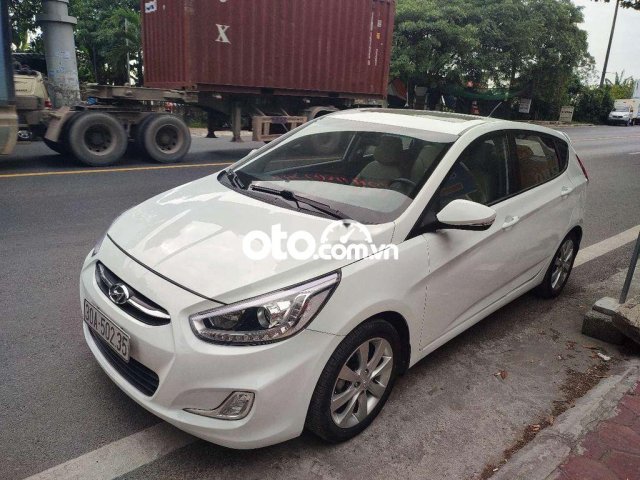 Cần bán gấp Hyundai Accent Blue sản xuất 2014, màu trắng, xe nhập