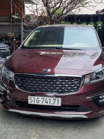 Cần bán Kia Sedona đời 2018, màu đỏ