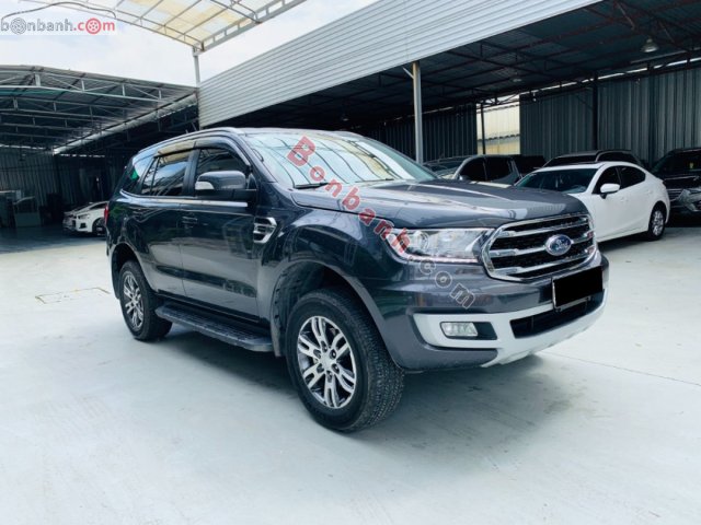 Cần bán gấp Ford Everest 2.0 Turbo đời 2018, màu xám, nhập khẩu nguyên chiếc, 945tr0