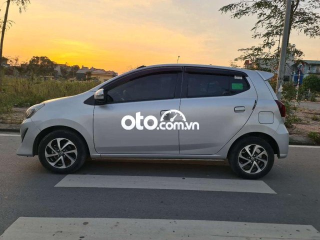 Bán xe Toyota Wigo đời 2019, màu bạc như mới