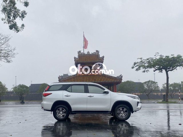 Bán Toyota Fortuner đời 2021, màu trắng số tự động0