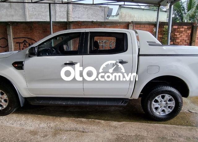 Cần bán gấp Ford Ranger năm 2017, màu trắng còn mới