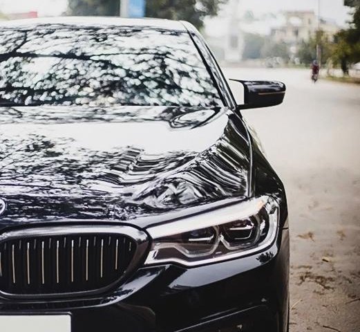 Cần bán BMW 530i sản xuất năm 2018, màu đen, nhập khẩu  