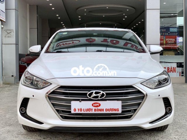 Bán Hyundai Elantra 2.0 AT đời 2018, màu trắng