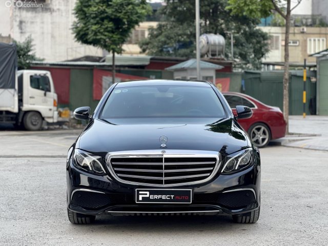Xe Mercedes-Benz E200 năm 2019 mới 95% giá chỉ 1 tỷ 840tr0