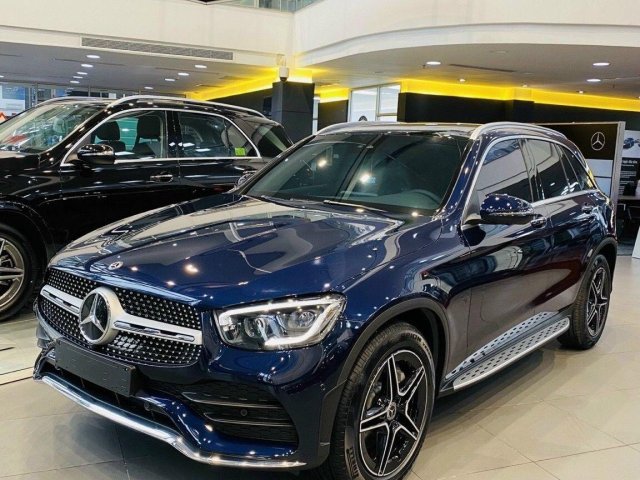 Mercedes-Benz GLC300 AMG, màu xanh nội thất đen, ưu đãi cực tốt trong tháng