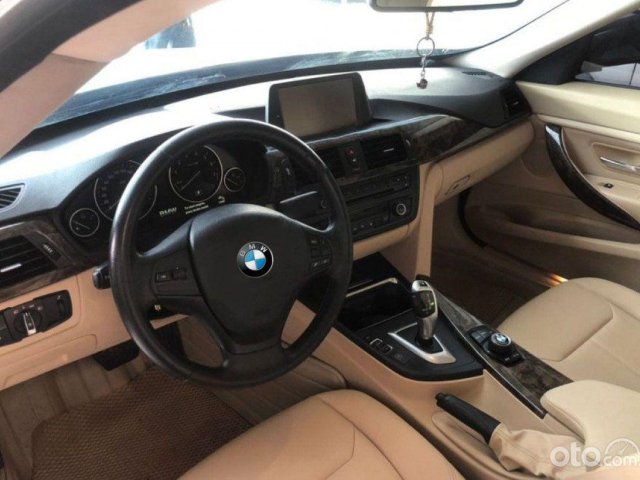 Cần bán BMW 320i đời 2013, màu bạc, xe nhập như mới, giá 698tr2