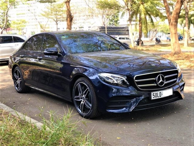 Mercedes-Benz E300 2020 cũ, màu xanh, siêu lướt chính hãng