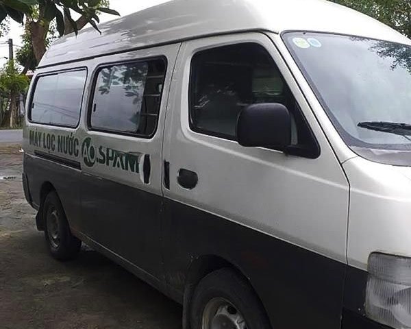 Xe Nissan Urvan năm sản xuất 2005, màu trắng, nhập khẩu nguyên chiếc