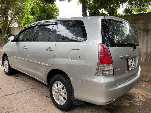 Cần bán Toyota Innova 2.0G đời 2010, màu bạc ít sử dụng, giá 285tr0