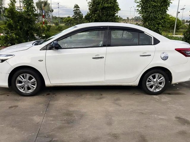 Bán Toyota Vios đời 2015, màu trắng còn mới0