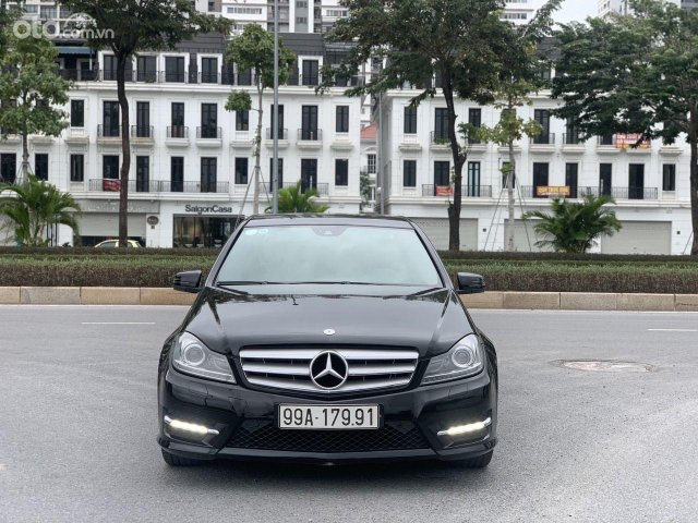 Cần bán xe Mercedes C300 sản xuất 2011 xe tư nhân, máy số nguyên zin