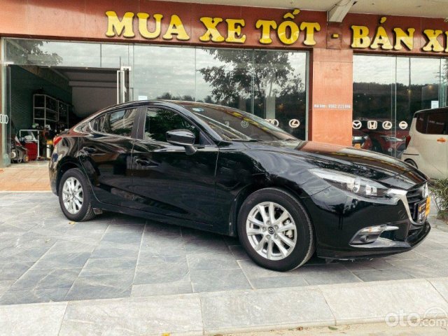 Bán Mazda 3 1.5 AT năm 2018, màu đen, 550 triệu