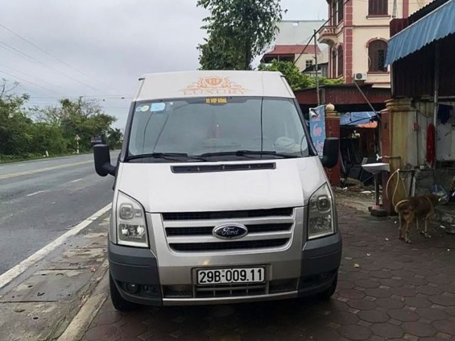 Cần bán xe Ford Transit 2.4L đời 2011, màu bạc0