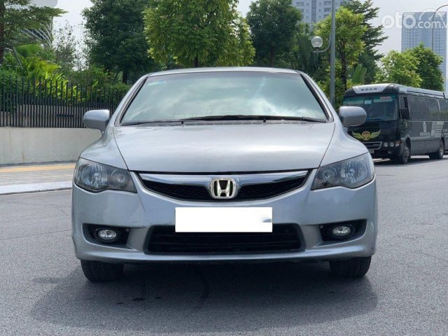 Bán Honda Civic 1.8 AT đời 2011, màu bạc còn mới, giá 418tr0