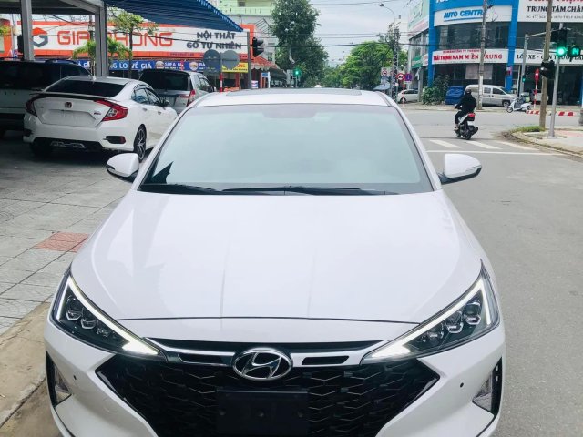 Bán xe Hyundai Elantra 1.6 Sport năm 2020, màu trắng