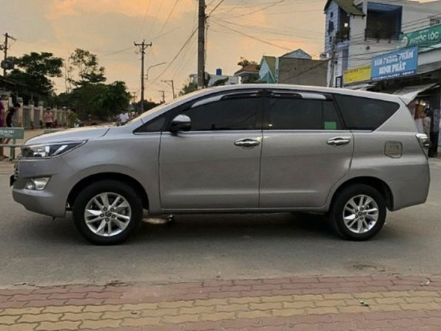 Bán ô tô Toyota Innova MT sản xuất năm 2018, màu bạc còn mới