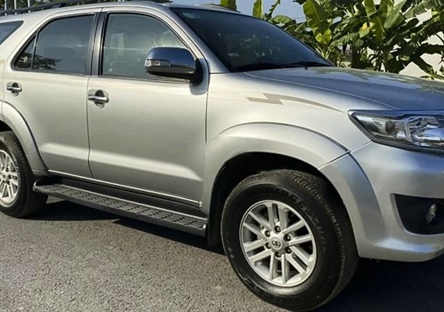 Bán Toyota Fortuner năm 2013, màu bạc, giá tốt