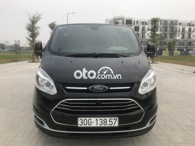 Bán Ford Tourneo AT đời 2019, màu đen, 855 triệu