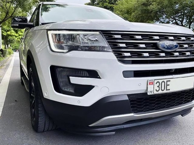 Bán xe Ford Explorer Limited 2.3L EcoBoost đời 2017, màu trắng, nhập khẩu nguyên chiếc chính chủ0