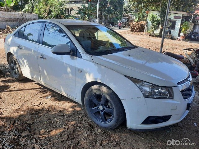 Cần bán xe Chevrolet Cruze LTZ 2014, màu trắng giá cạnh tranh0