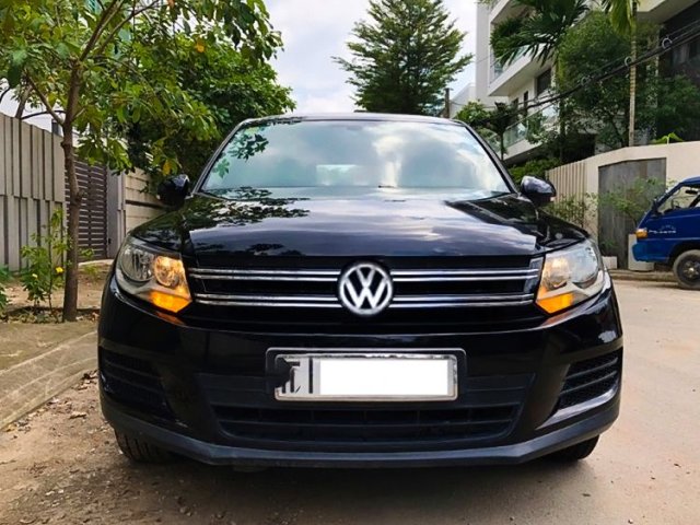 Cần bán lại xe Volkswagen Tiguan đời 2014, màu đen, nhập khẩu nguyên chiếc còn mới0