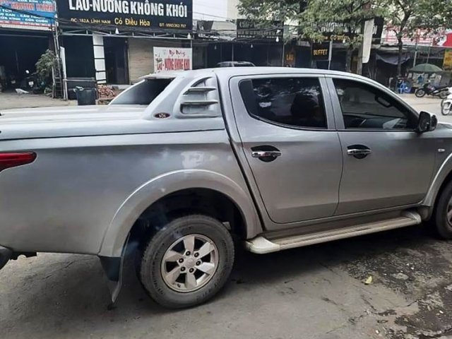 Bán Mitsubishi Triton 4x2 AT 2017, màu bạc, xe nhập, giá 465tr0