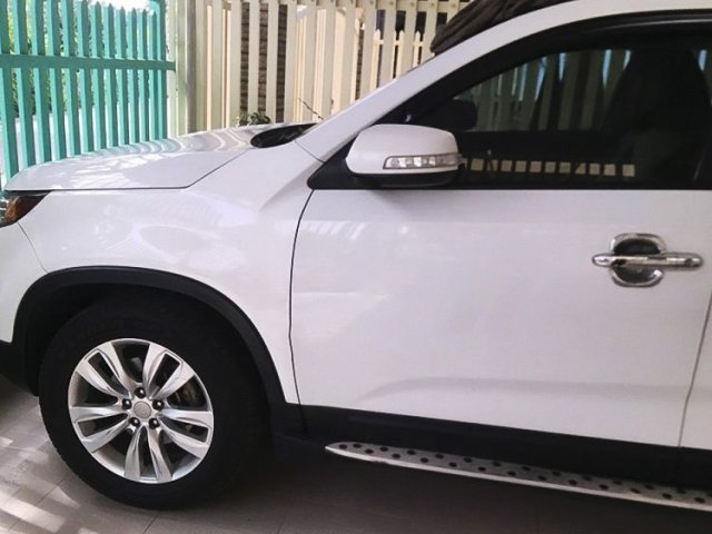 Xe Kia Sorento năm sản xuất 2012, màu trắng