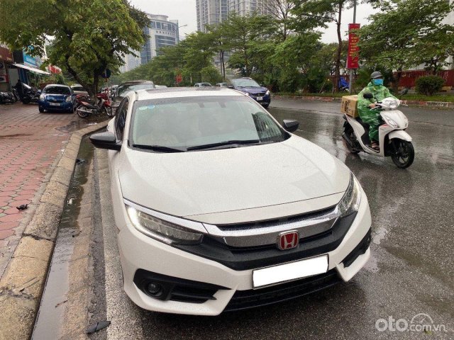 Cần bán xe Honda Civic 1.5L sản xuất 2016, màu trắng, nhập khẩu nguyên chiếc ít sử dụng0