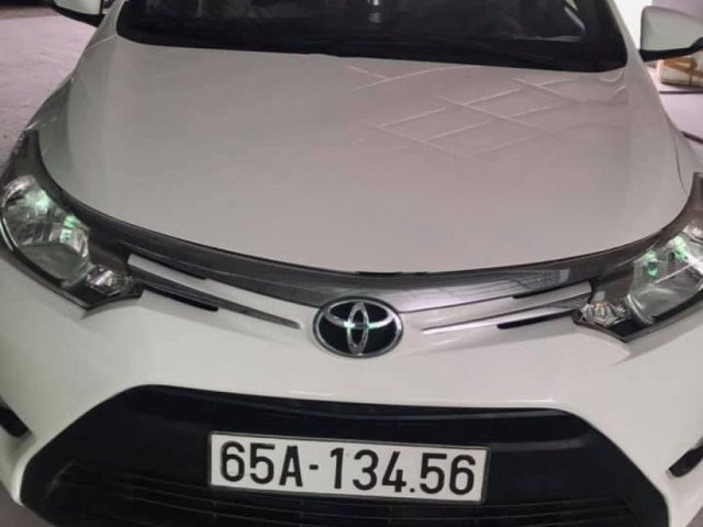 Cần bán xe Toyota Vios 1.5E năm sản xuất 2017, màu trắng như mới, 418tr0