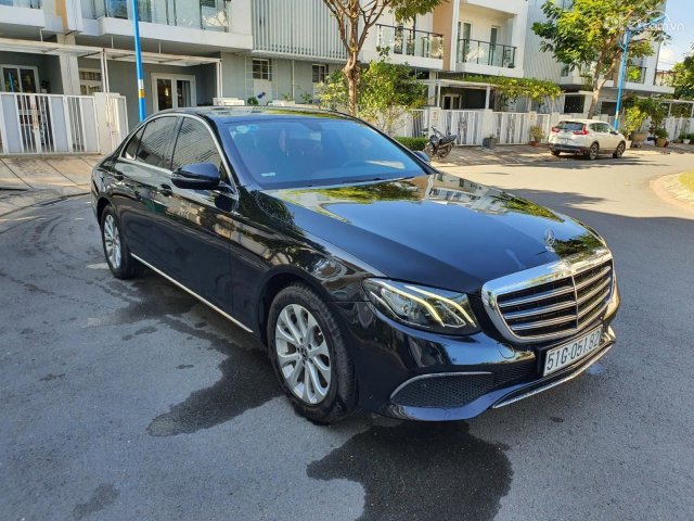 Bán Mercedes E200 sản xuất 2018, màu đen chính chủ