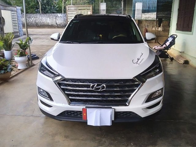 Cần bán xe Hyundai Tucson sản xuất 2020, màu trắng