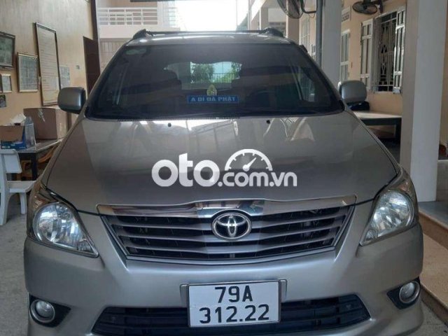 Bán ô tô Toyota Innova 2.0G sản xuất năm 2013, màu bạc, nhập khẩu nguyên chiếc còn mới