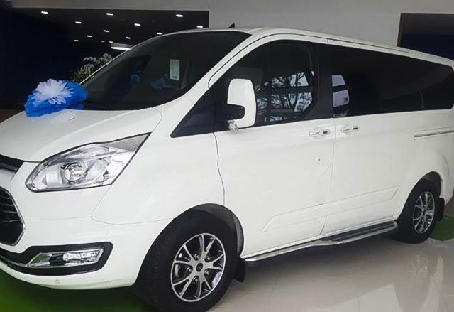 Cần bán Ford Tourneo Titanium 2.0 AT 2021, màu trắng