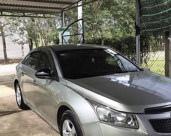 Bán Chevrolet Cruze LS 1.6 MT sản xuất năm 2010, màu bạc  