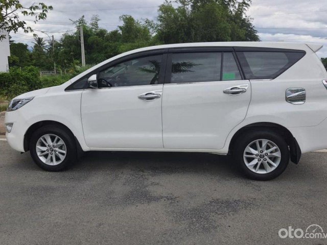 Bán xe Toyota Innova 2.0E năm sản xuất 2018, màu trắng số sàn, 545 triệu0