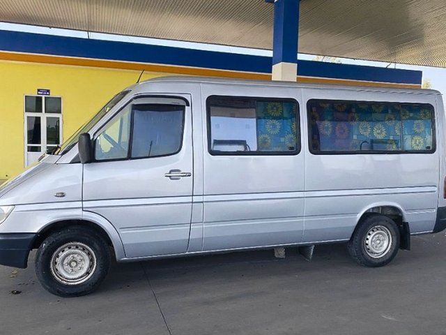 Cần bán Mercedes Sprinter đời 2004, màu bạc giá cạnh tranh0