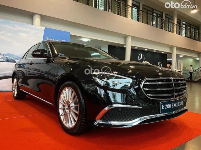 Mercedes - Benz E200 giảm 50% thuế trước bạ, ưu đãi giảm tiền mặt lên tới 100 triệu + phụ kiện chính hãng cao cấp