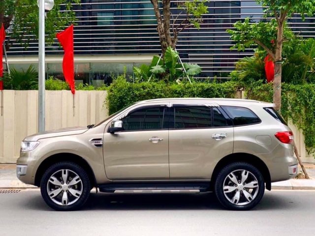 Cần bán Ford Everest Titanium 2.2L 4x2 AT năm 2016, nhập khẩu, giá 840tr