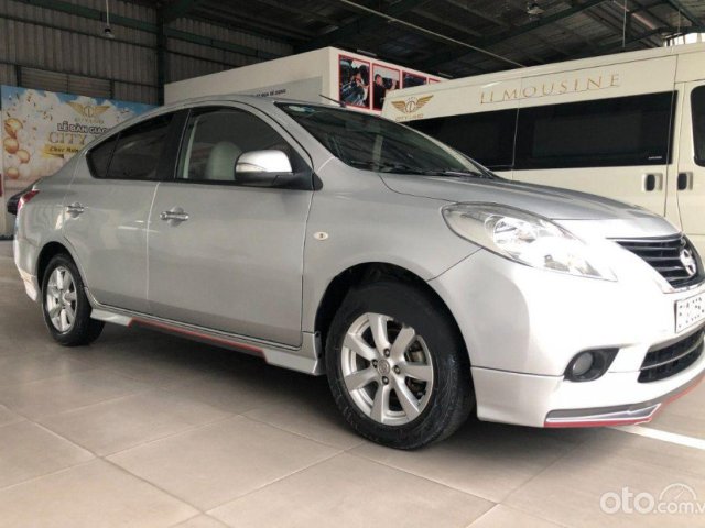 Cần bán lại xe Nissan Sunny 1.5 tự động đời 2018, màu bạc0