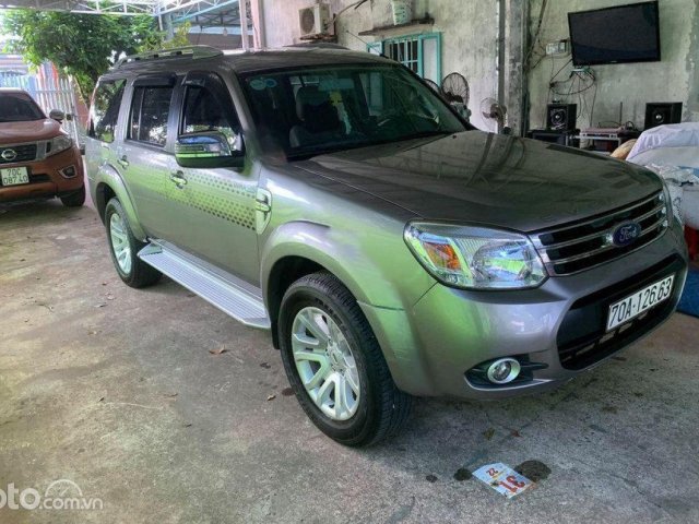 Bán Ford Everest 2.5L 4x2 AT đời 2015, màu xanh lục