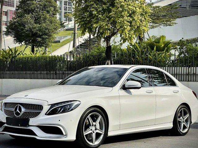 Cần bán xe Mercedes đời 2015, màu trắng còn mới