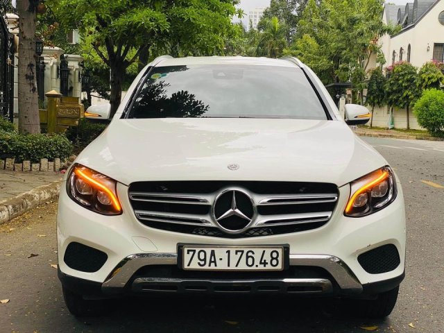 Bán Mercedes GLC 250 đời 2017, màu trắng số tự động0